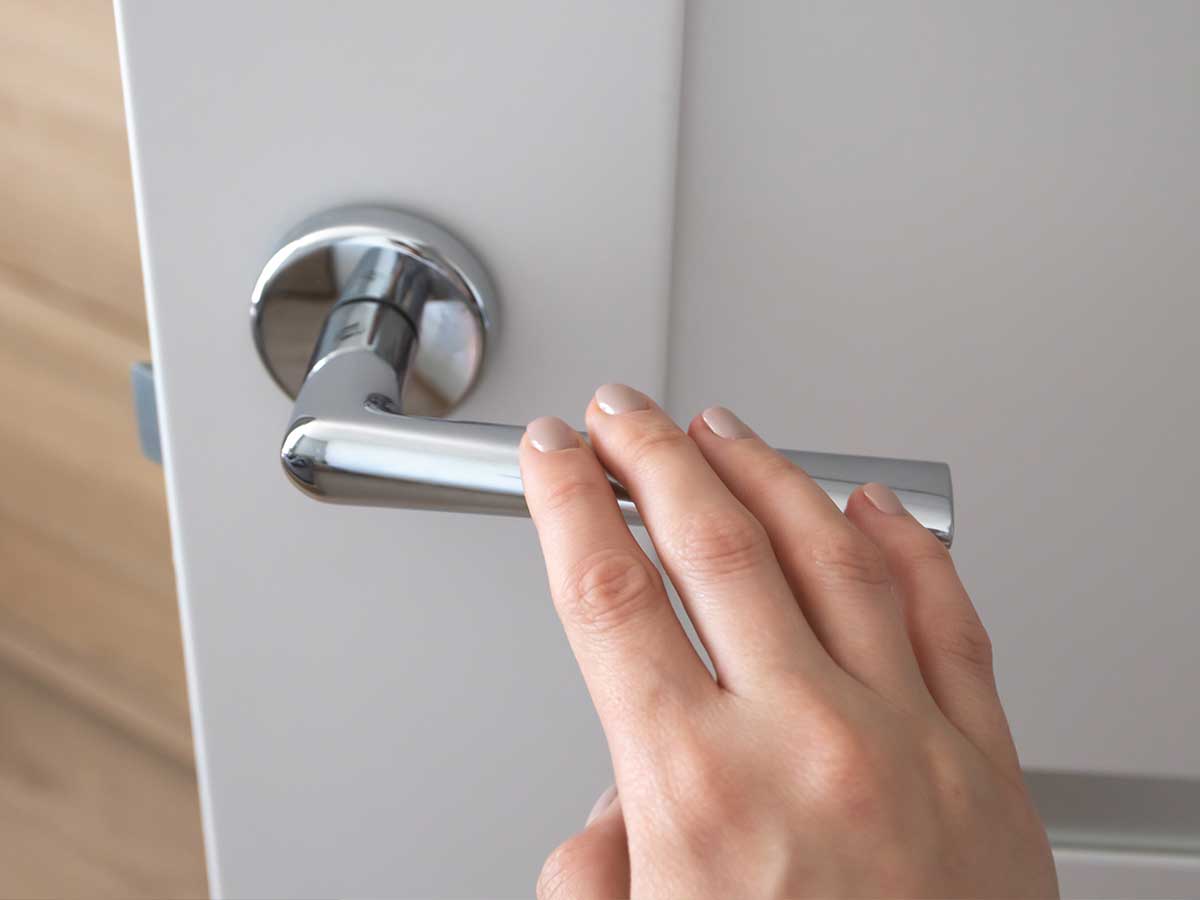 9-germ-infested-spots-commonly-missed-door-handles 9-germ-infested-spots-commonly-missed-door-handles